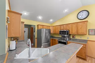 506 E Rossman St, Hartford, WI 53027 - Photo 9