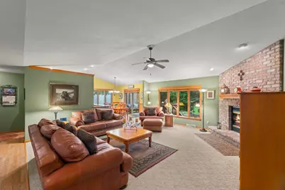 506 E Rossman St, Hartford, WI 53027 - Photo 3
