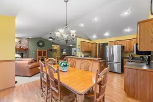 506 E Rossman St, Hartford, WI 53027 - Photo 7