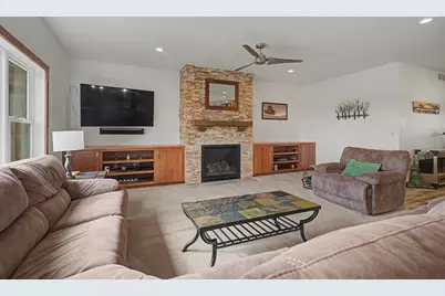 W3816  Highland Dr, Greenfield, WI 54601 - Photo 17