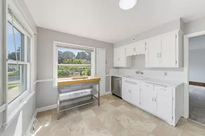 325 E Gauer Cir, Milwaukee, WI 53207 - Photo 7