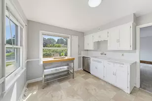 325 E Gauer Cir, Milwaukee, WI 53207 - Photo 7