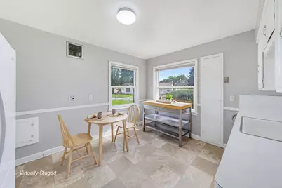 325 E Gauer Cir, Milwaukee, WI 53207 - Photo 9