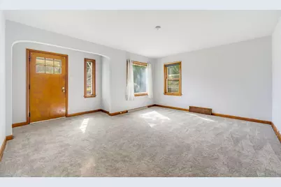 325 E Gauer Cir, Milwaukee, WI 53207 - Photo 5