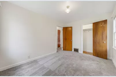 325 E Gauer Cir, Milwaukee, WI 53207 - Photo 11