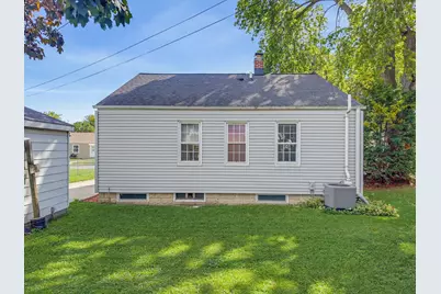 325 E Gauer Cir, Milwaukee, WI 53207 - Photo 19