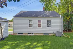 325 E Gauer Cir, Milwaukee, WI 53207 - Photo 19