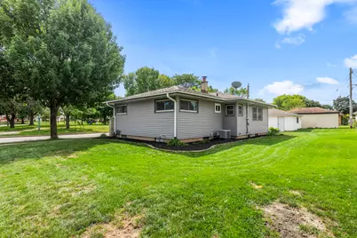 7306 W River Bend Dr, Milwaukee, WI 53219 - Photo 27