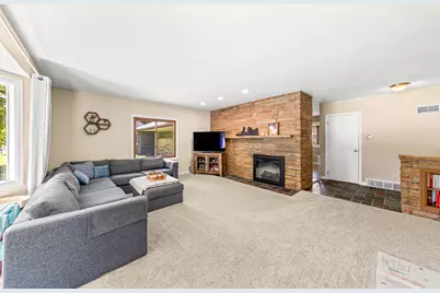 7115 N Seneca Ave, Glendale, WI 53217 - Photo 5