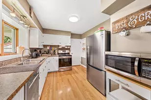 7115 N Seneca Ave, Glendale, WI 53217 - Photo 5