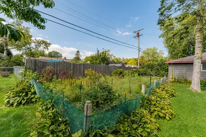 7115 N Seneca Ave, Glendale, WI 53217 - Photo 27