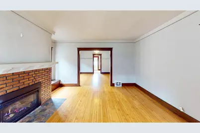 914  St Clair St, Manitowoc, WI 54220 - Photo 9