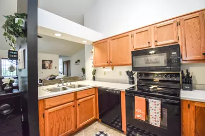 859  Quinlan Dr #H, Pewaukee, WI 53072 - Photo 7