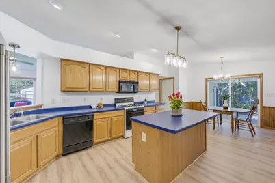 9260 S 44th St, Franklin, WI 53132 - Photo 11