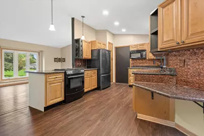 W5127  Hawkhunter Rd, Sugar Creek, WI 53121 - Photo 9