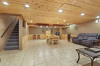 645 W Estate Ct, Elkhorn, WI 53121 - Photo 17