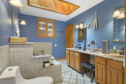 645 W Estate Ct, Elkhorn, WI 53121 - Photo 13