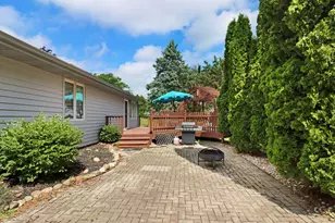645 W Estate Ct, Elkhorn, WI 53121 - Photo 23