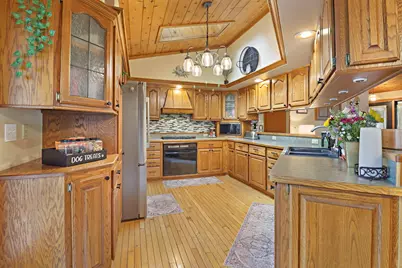 645 W Estate Ct, Elkhorn, WI 53121 - Photo 5