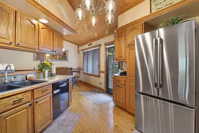 645 W Estate Ct, Elkhorn, WI 53121 - Photo 7