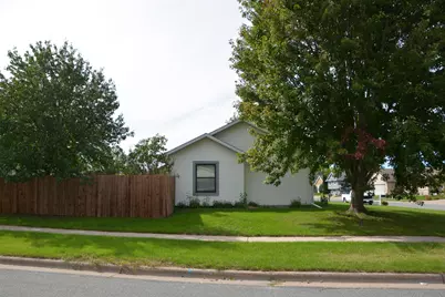 748  Elizabeth Ln, Onalaska, WI 54650 - Photo 3