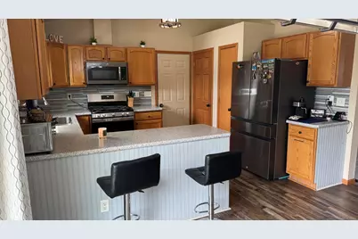 748  Elizabeth Ln, Onalaska, WI 54650 - Photo 9