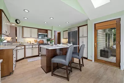 W303N2664  Maple Ave, Delafield, WI 53072 - Photo 9