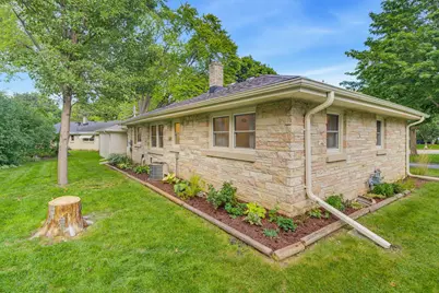 3285 N Knoll Blvd, Wauwatosa, WI 53222 - Photo 27