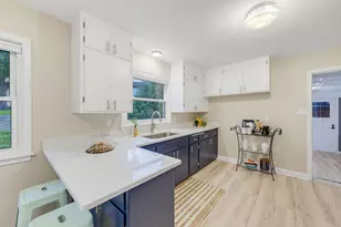 3285 N Knoll Blvd, Wauwatosa, WI 53222 - Photo 9