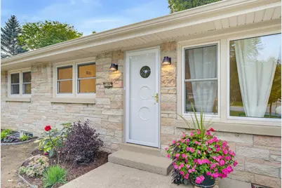 3285 N Knoll Blvd, Wauwatosa, WI 53222 - Photo 3