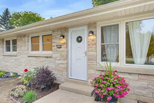 3285 N Knoll Blvd, Wauwatosa, WI 53222 - Photo 3