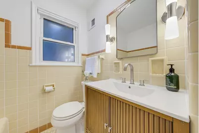 3285 N Knoll Blvd, Wauwatosa, WI 53222 - Photo 15