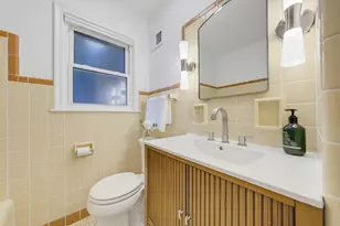 3285 N Knoll Blvd, Wauwatosa, WI 53222 - Photo 15