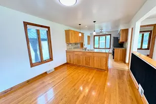 3640 W 7 Mile Rd, Racine, WI 53108 - Photo 11