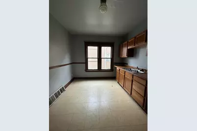 2222 W Finn Pl, Milwaukee, WI 53206 - Photo 9