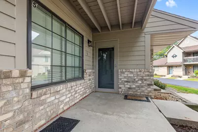 N80W12900  Fond Du Lac Ave #5, Menomonee Falls, WI 53051 - Photo 1