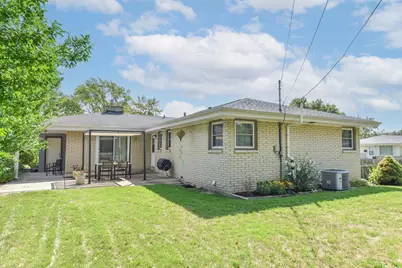 5405 N Shasta Dr, Glendale, WI 53209 - Photo 27