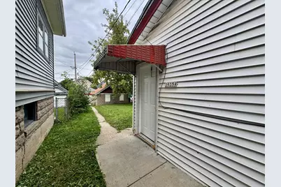 3935A N 13th St #Upper, Milwaukee, WI 53206 - Photo 3