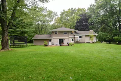 W276N1606  Spring Creek Dr, Pewaukee, WI 53072 - Photo 5