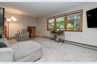 W276N1606  Spring Creek Dr, Pewaukee, WI 53072 - Photo 9