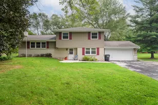 W276N1606 Spring Creek Dr, Pewaukee, WI 53072 - Photo 1