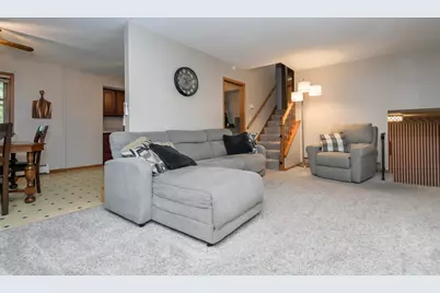 W276N1606  Spring Creek Dr, Pewaukee, WI 53072 - Photo 13