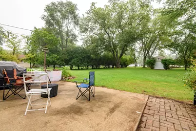W276N1606  Spring Creek Dr, Pewaukee, WI 53072 - Photo 3