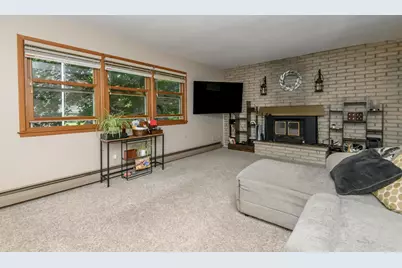 W276N1606  Spring Creek Dr, Pewaukee, WI 53072 - Photo 11