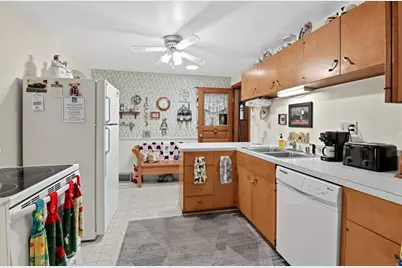 2515  Dombrowski Blvd, Racine, WI 53405 - Photo 7