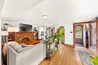 1606 E Newton Ave #1608, Shorewood, WI 53211 - Photo 5