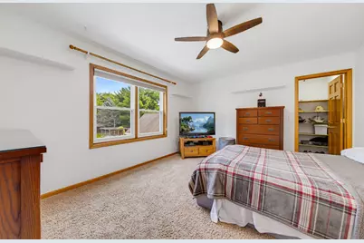 149  Hickory Dr, Delafield, WI 53018 - Photo 29