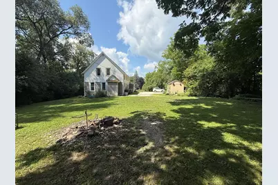 5036 S 92nd St, Greenfield, WI 53228 - Photo 3
