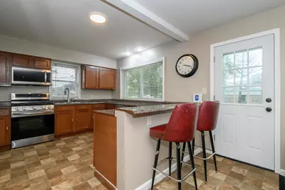 3260 S 124th St, West Allis, WI 53227 - Photo 9