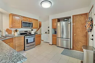 6010 68th St, Kenosha, WI 53142 - Photo 7